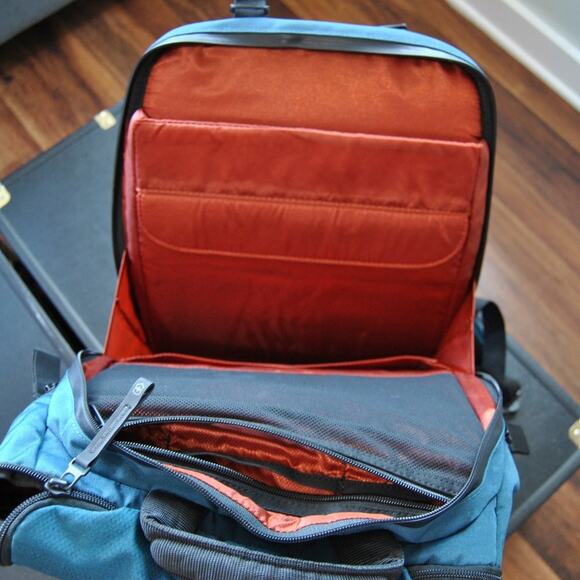 Swissgear Blue Computer Backpack w/ Orange Accents & Inside Pockets - Picture 6 of 10